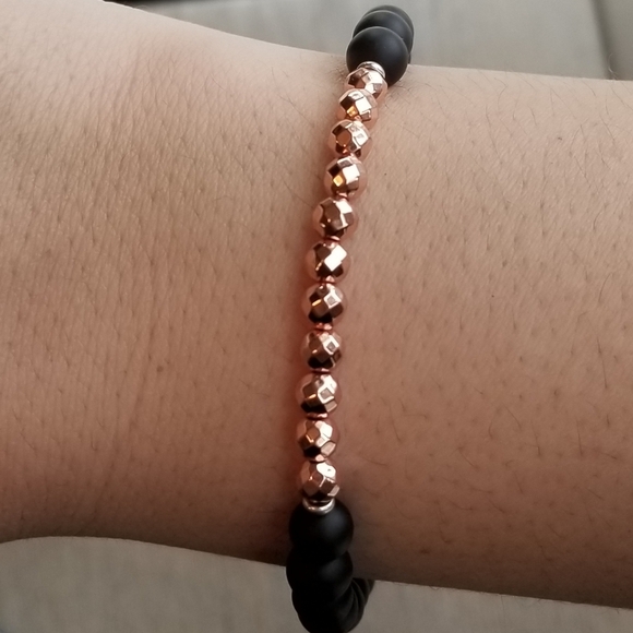 Rose Gold & Black Onyx Gemstone Stretch Bracelet - Picture 7 of 7
